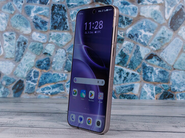 Najlepszy smartfon 2025 roku pod względem aparatu pochodzi od Vivo. (Źródło zdjęcia: Daniel Schmidt)