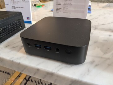 Porty ECS Liva Z6 Plus. (Źródło obrazu: TechPowerUp)