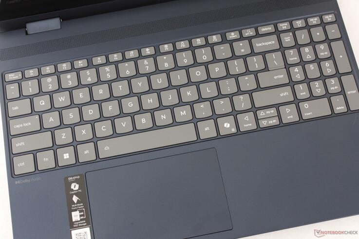 Skok klawiszy jest płytszy niż w ThinkPadach, ale nadal stosunkowo twardy. Tymczasem clickpad o wymiarach 12 x 7,5 cm jest wystarczający, choć nieco ciasny do pionowego przesuwania kursora