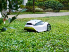 Kosiarka automatyczna HYgreen GOMOW będzie dostępna w przedsprzedaży w lipcu. (Źródło zdjęcia: HYgreen)