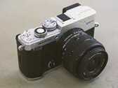 Projekt pióra OM Pen czerpie inspirację z modelu Olympus Pen z 1959 roku.