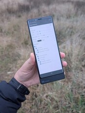Prototyp smartfona Sony Xperia 5G. (Źródło zdjęcia: OLX)