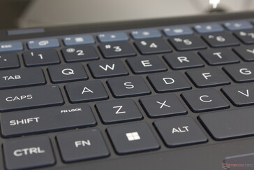 Doceniamy, że rozmiar czcionki jest większy, a tym samym łatwiejszy dla oczu niż w większości innych laptopów