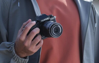 Stylistyka retro aparatu Fujifilm X-S20 i dotykowe elementy sterujące to niedoceniane funkcje, które mogą przekonać fotografów, którzy lubią takie rzeczy. (Źródło zdjęcia: Fujifilm)