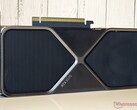 24 GB pamięci VRAM w mobilnym RTX 5090 może pomóc mu prześcignąć desktopowego RTX 5070 w wyższych rozdzielczościach i ustawieniach graficznych (źródło obrazu: Notebookcheck)