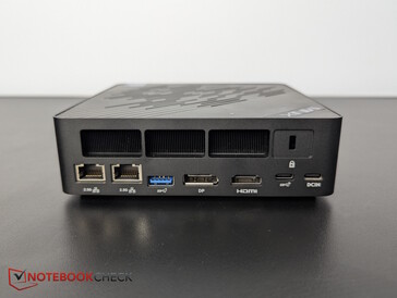 Tył: Podwójny Ethernet 2.5G, USB-A 3.2 Gen2, DP 1.4, HDMI 2.1, USB-C 3.2 Gen2x2, Kensington