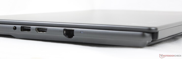 Prawa strona: gniazdo zestawu słuchawkowego 3,5 mm, USB-A 3.2 Gen. 2, HDMI 2.1, RJ-45 (2,5 Gb/s)