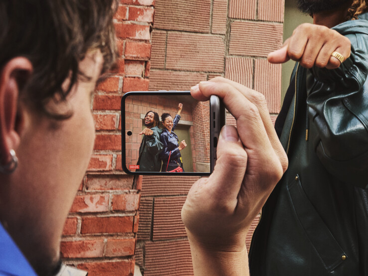 Motorola preinstaluje Android 16 na Razr 70.