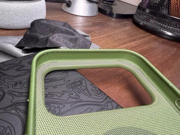 Etui Apple TechWoven. (Źródło obrazu: u/Jman42023)