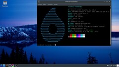 Pulpit OmegaLinux 2026.02.21 z oknem terminala pokazującym nową podstawową wersję Arch Linux