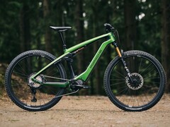 Porsche eBike Cross Performance EXC 2023 to efekt współpracy pomiędzy Studio F.A. Porsche i Rotwild. (Źródło zdjęcia: Porsche)