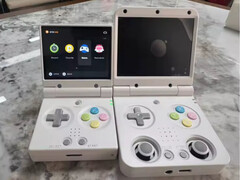 Miyoo Mini Flip wygląda na znacznie mniejszy niż istniejący Miyoo Flip. (Źródło zdjęcia: via Miyoo Mini Stock Alerts)