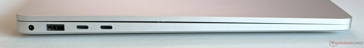 Po lewej: audio 3,5 mm, USB-A 3.2 Gen 1 (5 Gbit/s), 2x USB-C 4.0 z Thunderbolt 4 (40 Gbit/s, DisplayPort ALT Mode 2.1, Power Delivery 3.0)