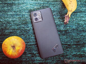 ThinkPhone firmy Motorola występuje w wykończeniu inspirowanym przez ThinkPada. (Źródło obrazu: NotebookCheck)