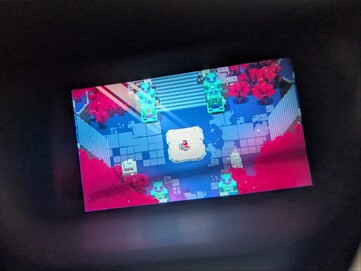 Hyper Light Drifter na wyświetlanym ekranie wewnątrz Xreal One Pro