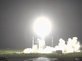 Zdjęcie rakiety Falcon 9 podczas startu (źródło zdjęcia: NASA; przycięte)