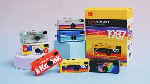 Opakowanie typu blind box dodaje element zaskoczenia podczas rozpakowywania tego aparatu (źródło zdjęcia: Kodak)
