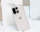 Nowo udostępnione próbki aparatów pokazują w akcji czujniki główne i teleobiektywy. Na zdjęciu: tył OnePlus 15. (Źródło zdjęcia: OnePlus)