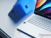Nie jest jeszcze jasne, czy docelowa cena 700 USD za komputery z serii 2025 Snapdragon X dotyczy laptopów (źródło zdjęcia: Notebookcheck)