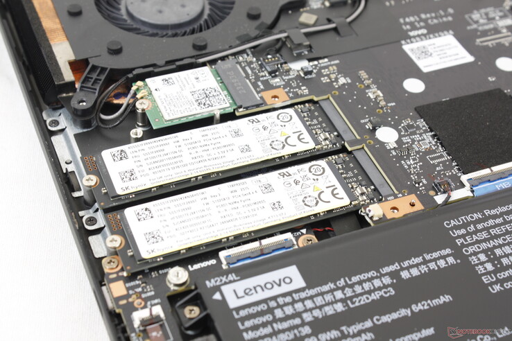 Obsługuje do dwóch dysków SSD PCIe4 x4 NVMe