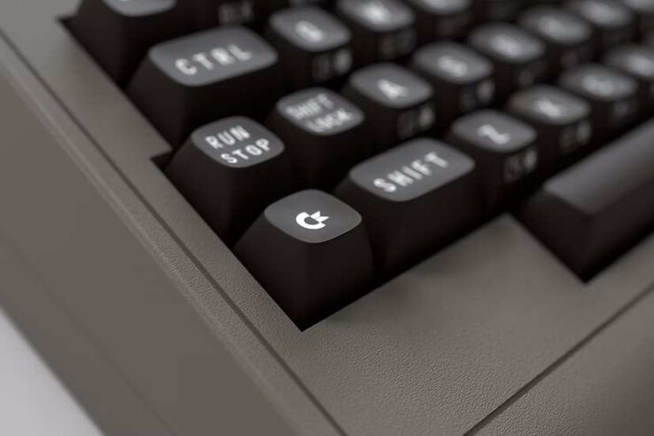 Zainstalowano klawiaturę mechaniczną. (Źródło obrazu: Commodore)