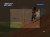 Tryb wieloosobowy online w Halo Combat Evolved uruchomiony na Anbernic RG35XX H podczas meczu z udziałem 23 graczy na mapie Blood Gulch.
