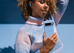 Pixel 8 Pro ma stosunkowo dużą baterię i szybsze ładowanie niż jego poprzednik. (Źródło obrazu: Google)