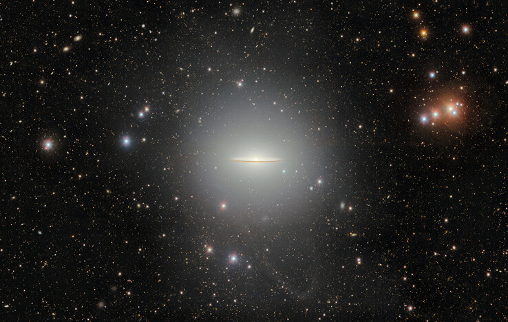 Nowe zdjęcie przedstawiające Sombrero Galaxy i strumień gwiazd.