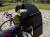 Recenzja 28-watowego składanego panelu słonecznego PEARL Revolt: Idealny na wycieczki rowerowe, piesze wędrówki i co