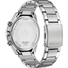 Tylna część koperty zegarka Citizen World Chronograph A.T. AT8260-85X z oznaczeniami mechanizmu Eco-Drive i H800, połączona z bransoletą ze stali nierdzewnej.