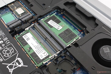 4 gniazda SODIMM. Należy pamiętać, że prędkość pamięci RAM jest ograniczona do 4800 MHz