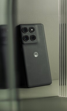 Motorola Edge 2025 może być dostępna w jednym kolorze (źródło zdjęcia: Evan Blass)