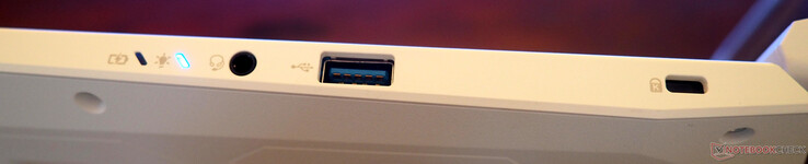 prawa strona: Wejście/wyjście liniowe, USB-A 3.2, blokada Kensington Lock