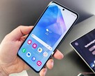 Samsung Galaxy A55 5G może instalować aktualizacje w tle. (Zdjęcie: Notebookcheck)