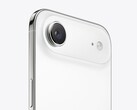 Zbliżenie na moduł tylnej kamery Apple iPhone Air w białym wykończeniu (źródło zdjęcia: Apple)