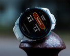 Garmin stopniowo wprowadza oprogramowanie 26.08 na starsze smartwatche Forerunner na całym świecie, w tym Forerunner 165 na zdjęciu. (Źródło zdjęcia: Garmin)
