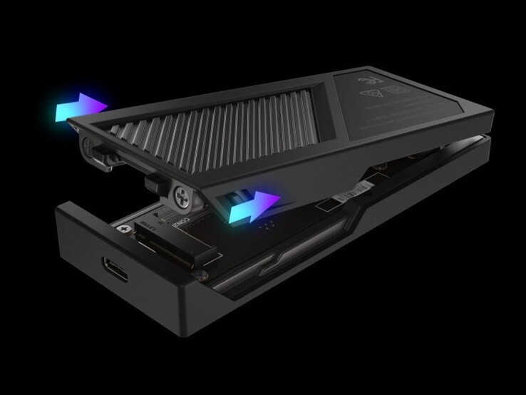 Asus ROG Strix Aiolos posiada beznarzędziową konstrukcję