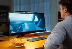 BenQ ScreenBar Pro włącza się automatycznie, gdy ktoś zbliża się do monitora. (Zdjęcie: BenQ)