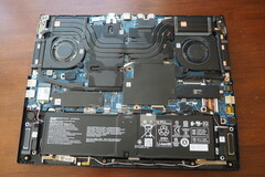 Wewnętrzne komponenty Acer Predator Helios Neo 16S AI. (Źródło obrazu: Notebookcheck)
