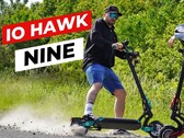 Hulajnoga elektryczna IO Hawk Nine może być wyposażona w pojedynczy silnik o mocy 500 W lub dwa silniki o mocy 250 W. (Źródło zdjęcia: IO Hawk)