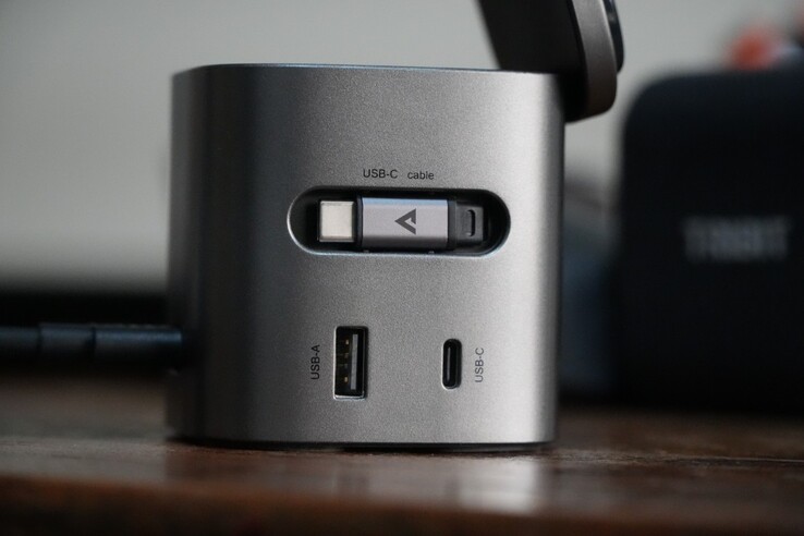 Stacja ładująca AceFast 6-w-1 80 W posiada zwijany kabel USB-C