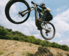 BH iLynx+ NX (na zdjęciu) w akcji. Silnik Bosch Performance Line CX w e-MTB obsługuje maksymalny moment obrotowy 100 Nm i do 400% wspomagania pedałowania. (Źródło zdjęcia: BH Bikes)