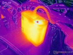 Zasilacz AC może osiągnąć temperaturę 50 C podczas długotrwałej pracy z wymagającymi obciążeniami