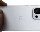 OnePlus 13s, kompaktowy flagowy smartfon. (Źródło zdjęcia: OnePlus)