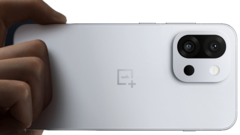 OnePlus 13s, kompaktowy flagowy smartfon. (Źródło zdjęcia: OnePlus)
