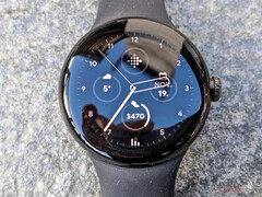 Żywotność baterii jest jedną z największych wad Pixel Watch. (Źródło obrazu: NotebookCheck)