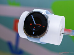 Samsung Galaxy Watch 9 41 mm z białym paskiem (na zdjęciu)