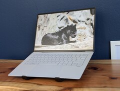 Wzrost wydajności dzięki Panther Lake sprawia, że ExpertBook Ultra jest dość wyjątkowy z perspektywy gier (źródło obrazu: Notebookcheck)