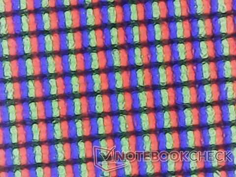 Bardzo niewielka ziarnistość matowego panelu