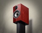 Bowers & Wilkins 707 Prestige Edition ma błyszczące wykończenie składające się z dwunastu warstw farby